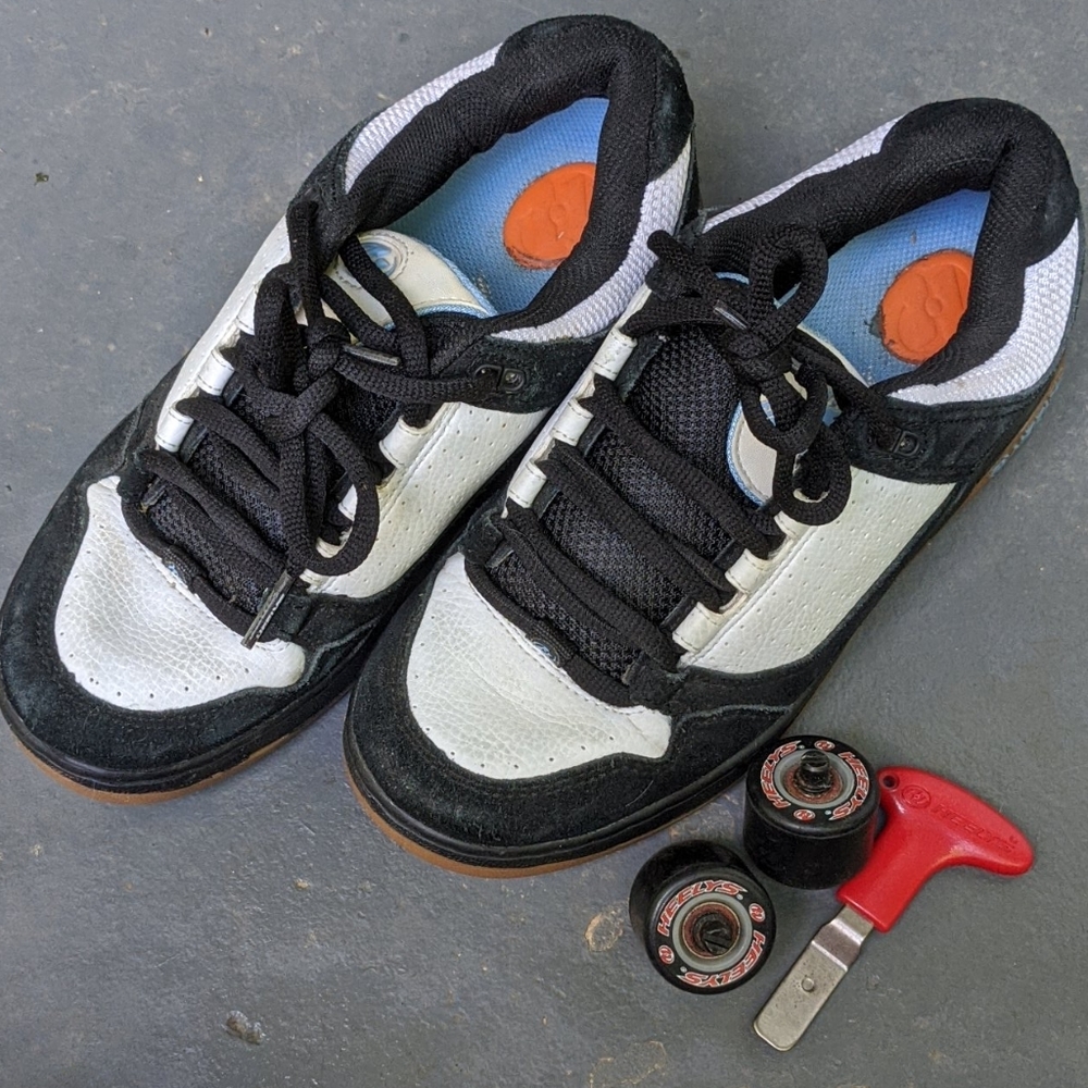 Women's heelys